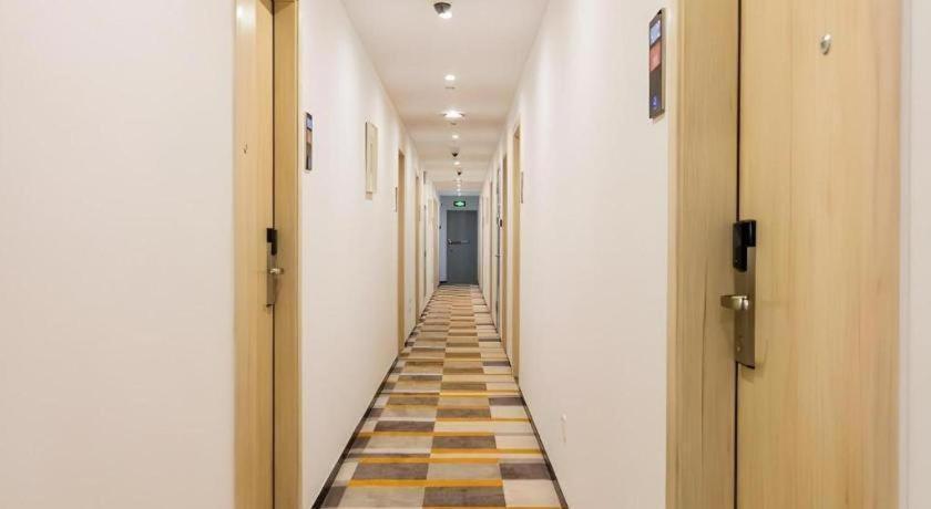 Shell Yangpu District Pingliang Road Binjiang Hotel 2*