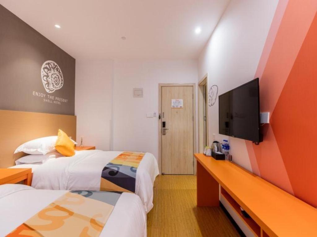 Shell Yangpu District Pingliang Road Binjiang Hotel